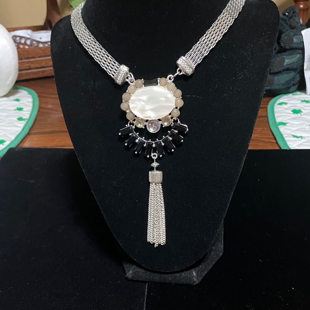 New York and Company, silver mesh necklace with oval Mother a pearl